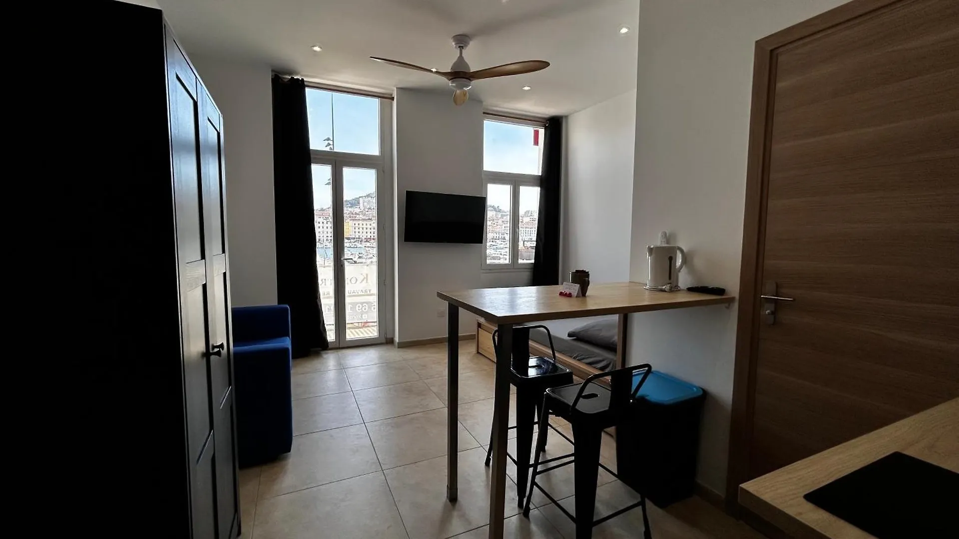 Appartement Vue Imprenable Vieux-Port Et Notre Dame Marseille Hostel