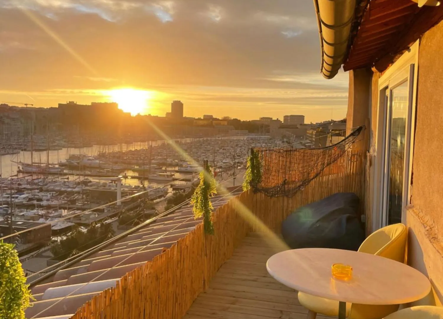 Hostel Appartement Vue Imprenable Vieux-Port Et Notre Dame Marseille