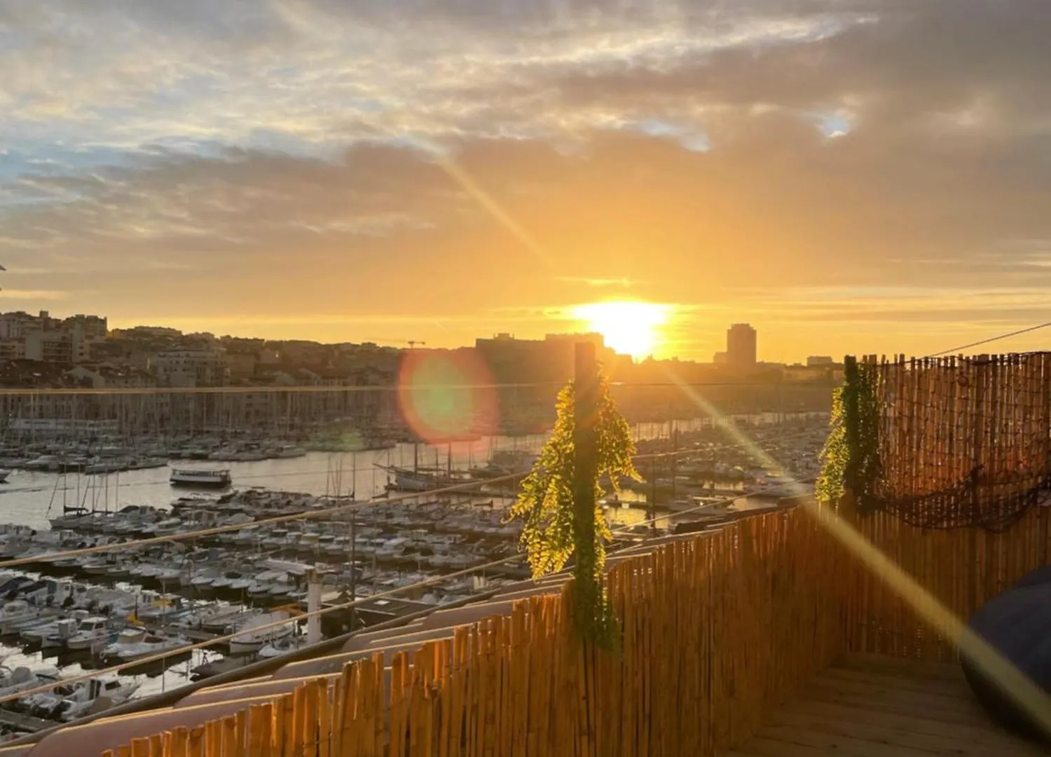 Appartement Vue Imprenable Vieux-Port Et Notre Dame Marseille Hostel