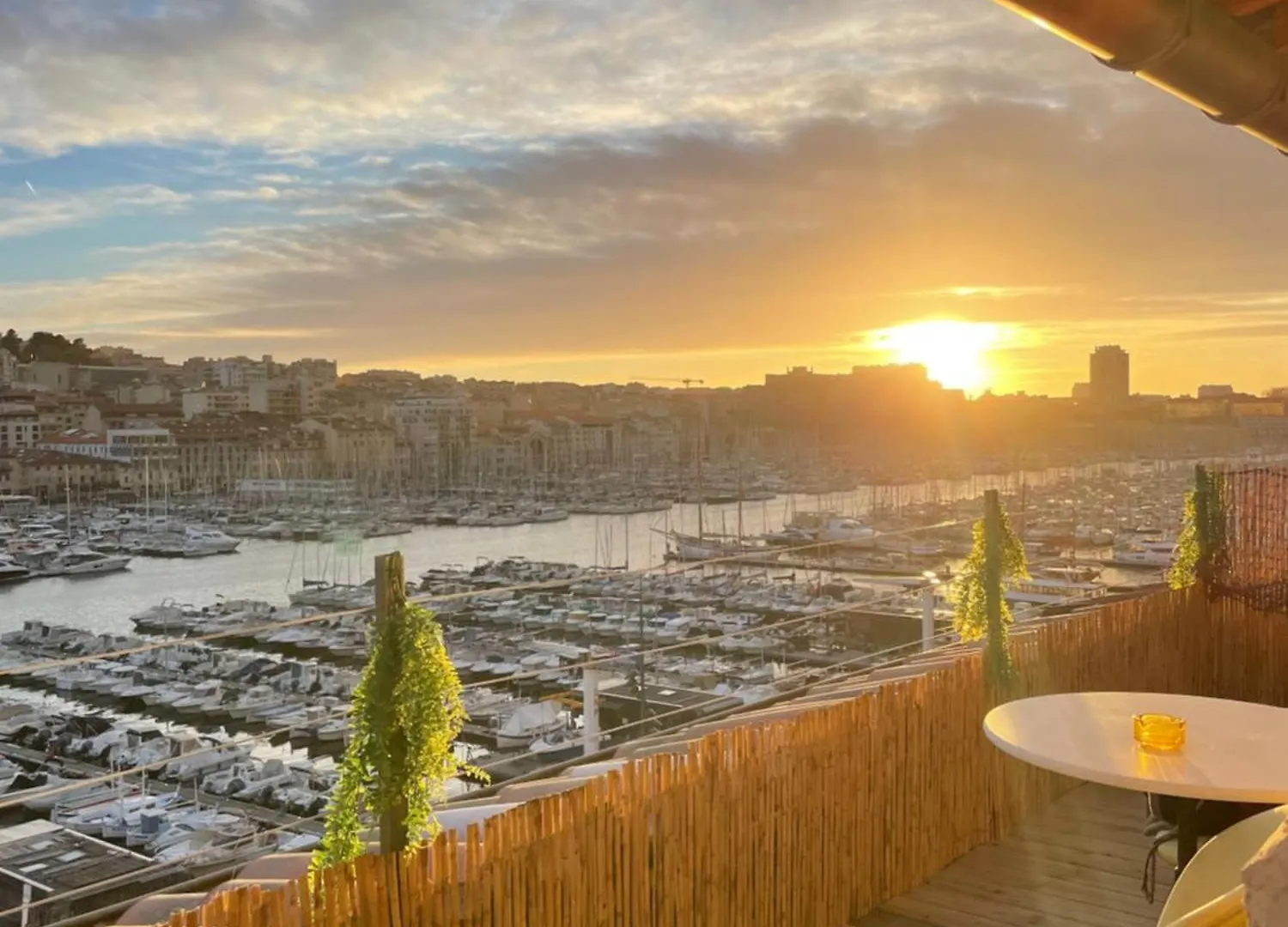 Hostel Appartement Vue Imprenable Vieux-Port Et Notre Dame Marseille France